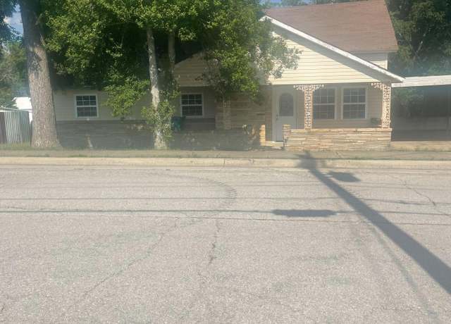 Property at 410 North Ferguson St, Willow Springs, MO 65793, 4 beds, 2 baths