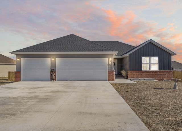 Property at 2040 S Faith Ct, Bolivar, MO 65613, 4 beds, 2 baths