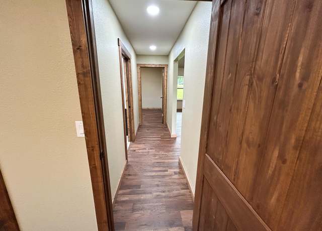 Property at 19040 Norway Rd, Neosho, MO 64850, 3 beds, 2 baths