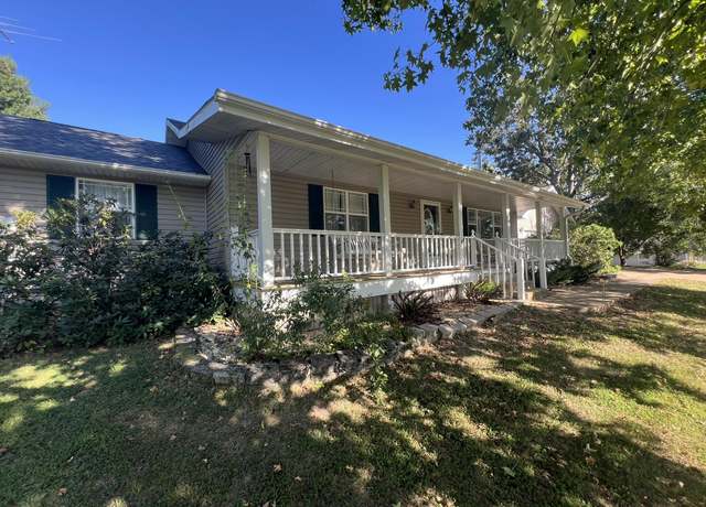 Property at 1014 Sassafras St, Willow Springs, MO 65793, 3 beds, 2 baths