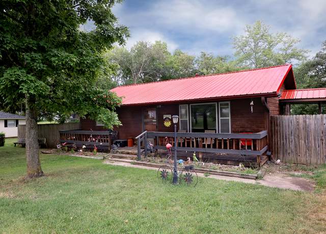 Property at 415 N Pine St, Marshfield, MO 65706, 2 beds, 1 bath
