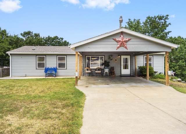Property at 235 Navajo Trl, Kimberling, MO 65686, 4 beds, 3 baths