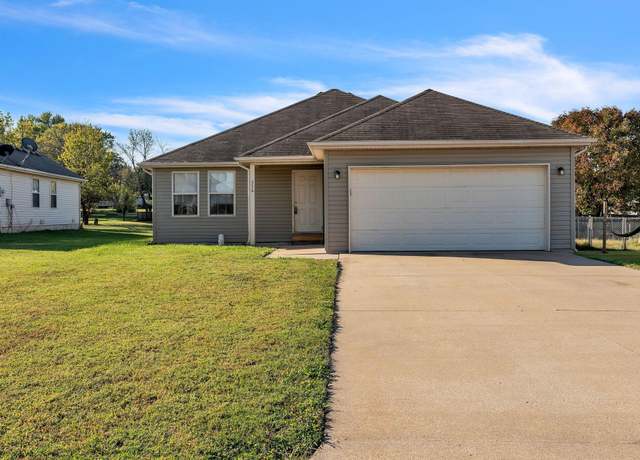 Property at 330 W Summit St, Aurora, MO 65605, 3 beds, 2 baths