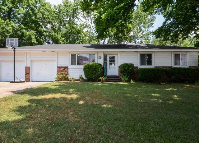 Property at 1713 Colonial Dr, Branson, MO 65616, 3 beds, 2 baths