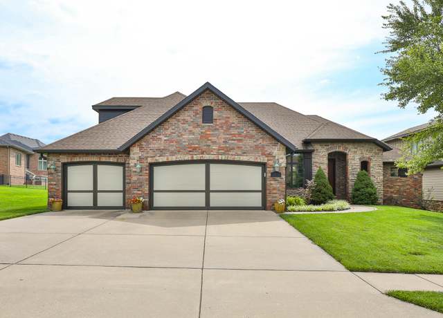 Property at 2910 S Camber Ave, Springfield, MO 65809, 4 beds, 2.5 baths