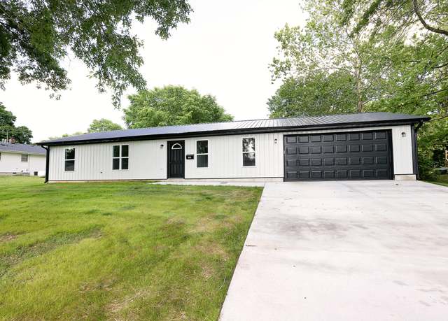 Property at 326 N Olive St, Marshfield, MO 65706, 3 beds, 2 baths