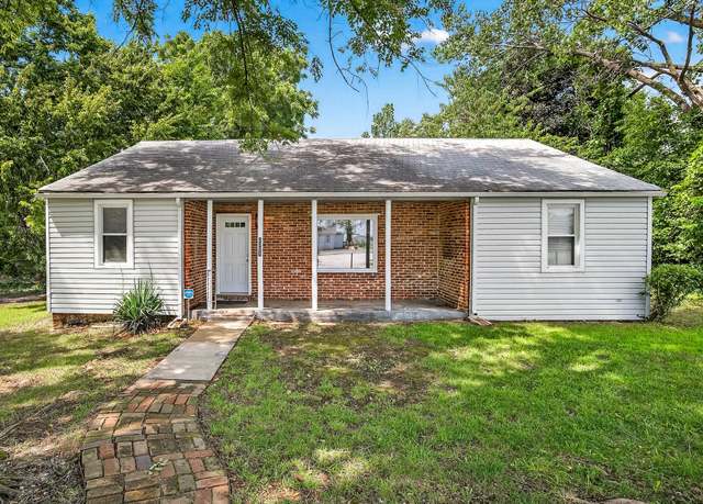 Property at 2727 E Locust St, Springfield, MO 65803, 3 beds, 1.5 baths