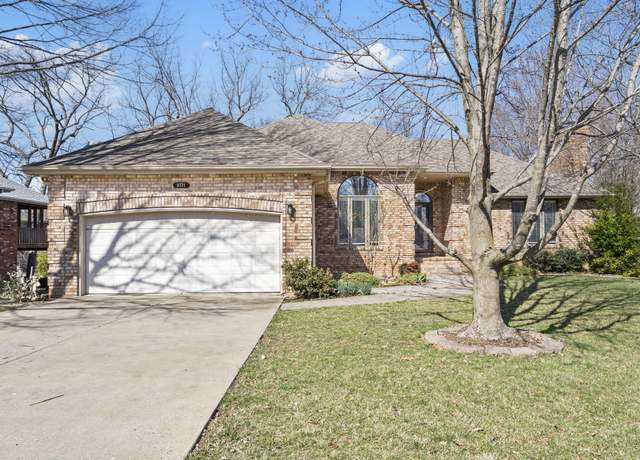 Property at 3771 W Rosebrier St, Springfield, MO 65807, 4 beds, 3 baths
