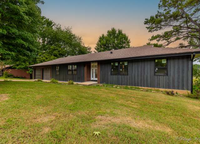 Property at 1807 Lexington Ave, West Plains, MO 65775, 5 beds, 3 baths