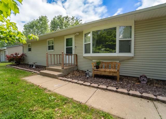 Property at 1505 Ford Dr, Aurora, MO 65605, 3 beds, 1 bath
