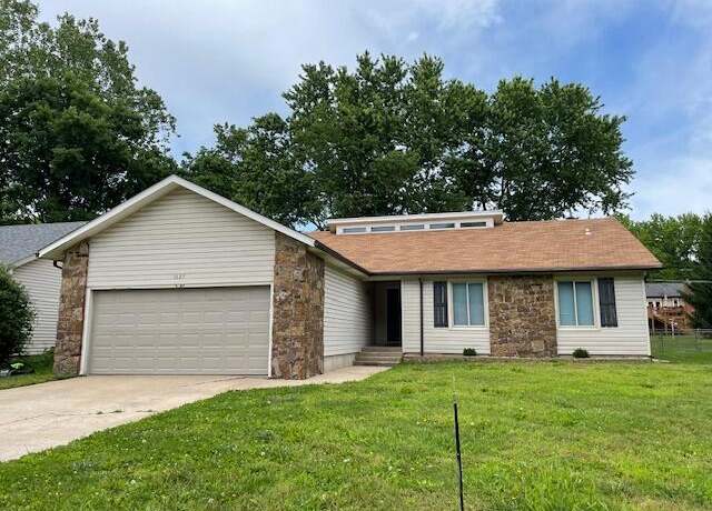 Property at 1627 W Lindberg St, Springfield, MO 65807, 4 beds, 2 baths