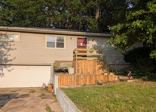 Property at 908 Tyler St, Aurora, MO 65605, 3 beds, 2.5 baths