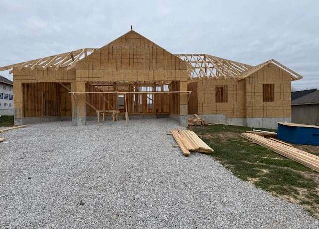Property at 657 W Pinewood St, Nixa, MO 65714, 3 beds, 2 baths