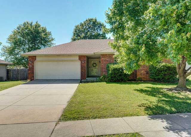 Property at 1141 N Hilton Ave, Springfield, MO 65803, 3 beds, 2 baths