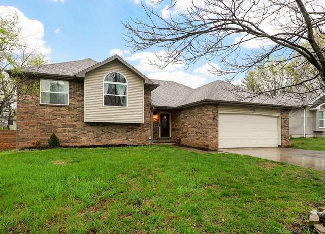 Property at 3239 W Erie St, Springfield, MO 65807, 3 beds, 2.5 baths