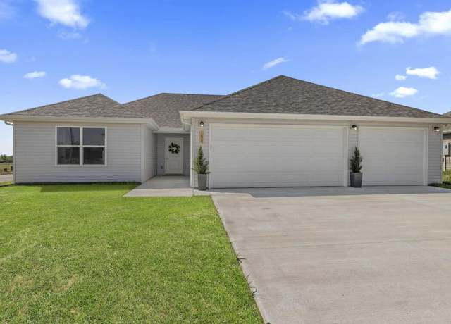 Property at 108 Pin Oak Dr, Aurora, MO 65605, 4 beds, 2 baths