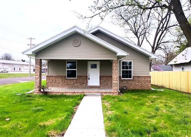 Property at 100 E Bond St, Monett, MO 65708, 3 beds, 1 bath