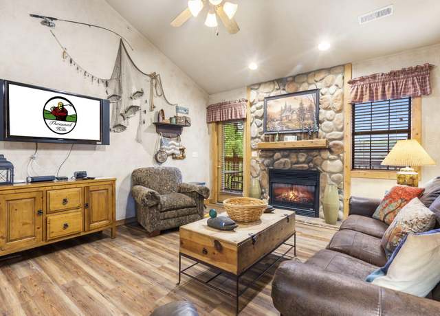 Property at 135 Rock Candy Lane Ln, Branson, MO 65616, 2 beds, 2 baths