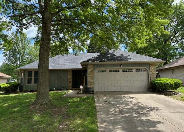 Property at 3376 W Roxbury St, Springfield, MO 65807, 3 beds, 2 baths