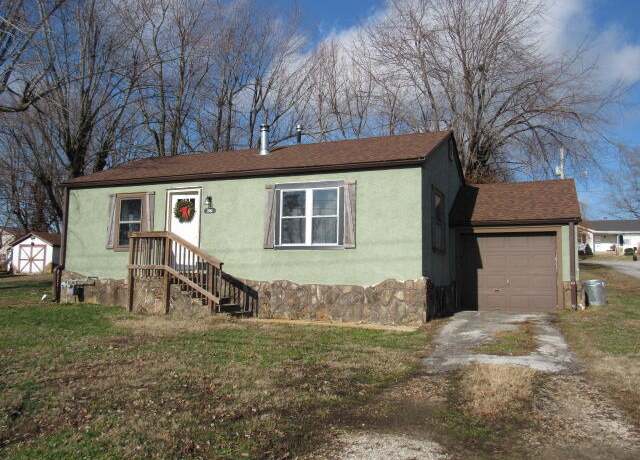 Property at 200 W Pennsylvania Ave, Mansfield, MO 65704, 2 beds, 1 bath