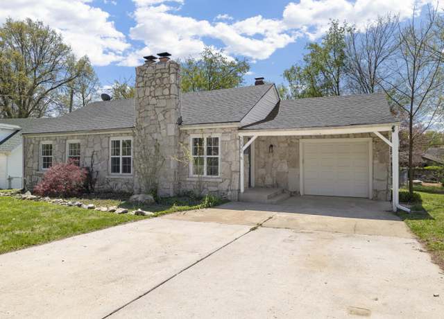Property at 2002 E Wayland St, Springfield, MO 65804, 3 beds, 2 baths