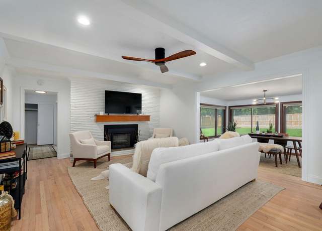 Property at 1923 S Cedarbrook Ave, Springfield, MO 65804, 3 beds, 1.5 baths