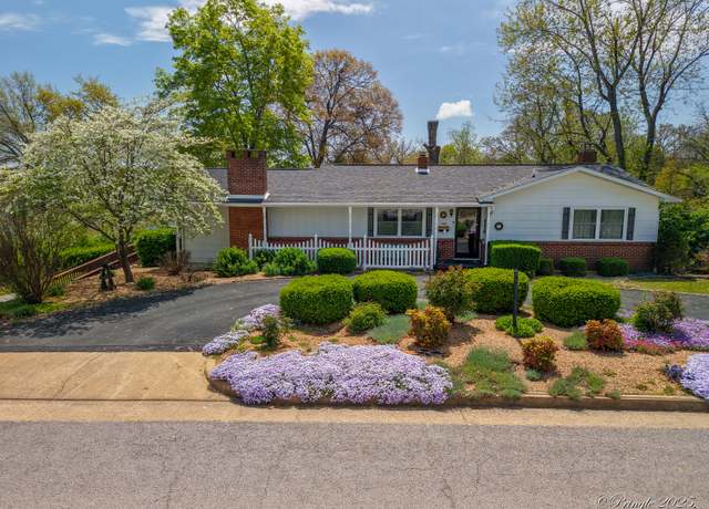 Property at 1302 W 1st St, West Plains, MO 65775, 3 beds, 2 baths