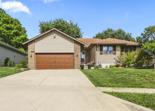 Property at 2816 N Washington Ave, Springfield, MO 65803, 3 beds, 2 baths