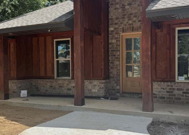 Property at 104 Aven St, Nixa, MO 65714, 4 beds, 3 baths