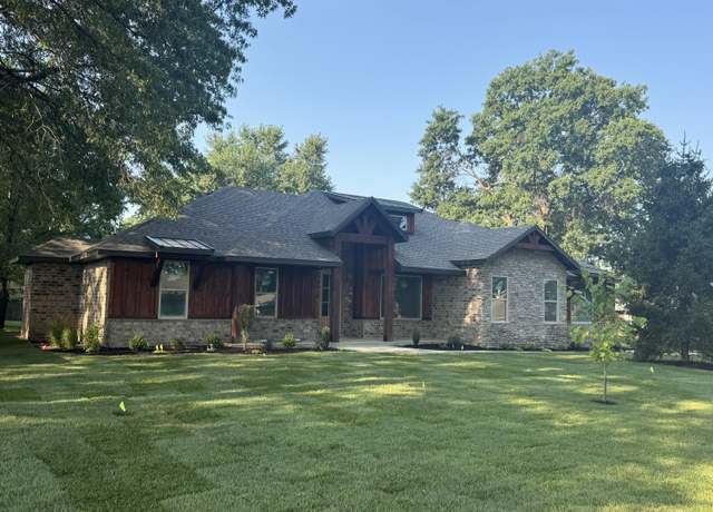 Property at 104 Aven St, Nixa, MO 65714, 4 beds, 3 baths