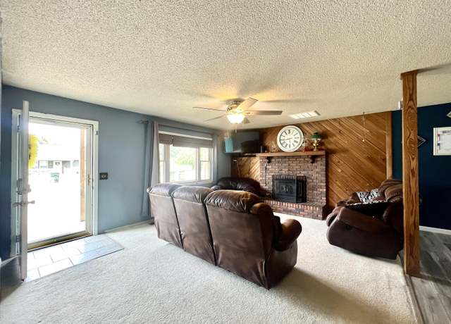 Property at 817 Fillmore St, Mt Vernon, MO 65712, 3 beds, 1.5 baths