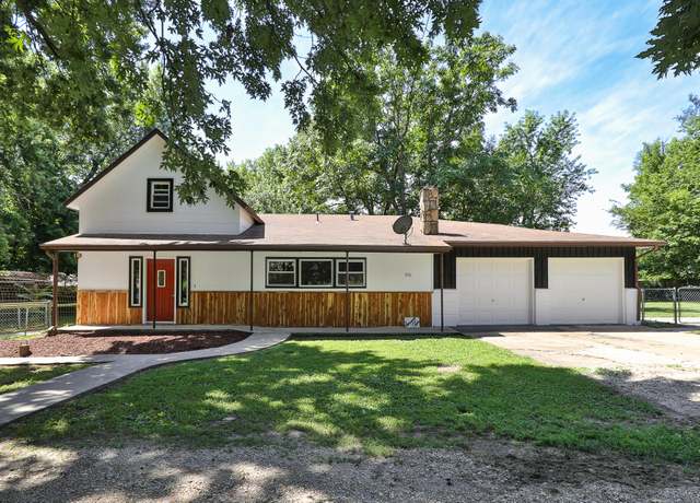 Property at 710 W Hughs St, Bolivar, MO 65613, 5 beds, 2 baths