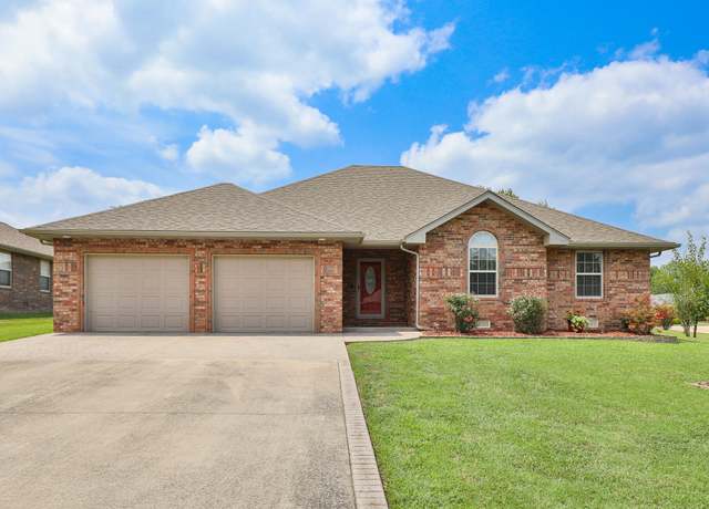 Property at 1305 S Mission Ave, Bolivar, MO 65613, 3 beds, 2 baths