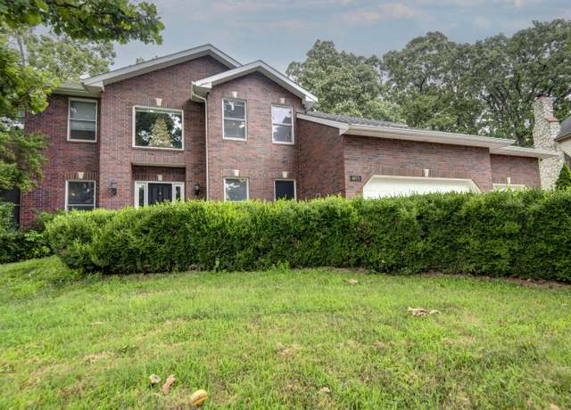 Property at 4875 E Bancroft Ct, Springfield, MO 65809, 4 beds, 2.5 baths