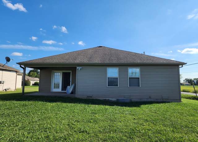 Property at 409 W Summit St, Aurora, MO 65605, 3 beds, 2 baths