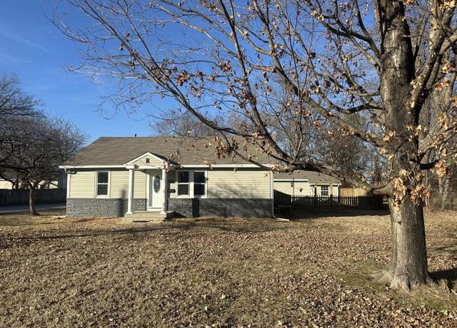 Property at 2861 W Latoka St, Springfield, MO 65807, 2 beds, 1.5 baths