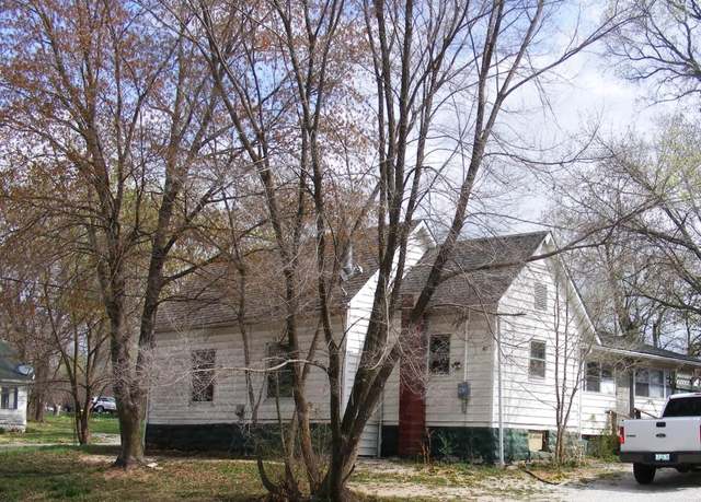 Property at 410 W Buffalo St, Humansville, MO 65674, 2 beds, 1 bath