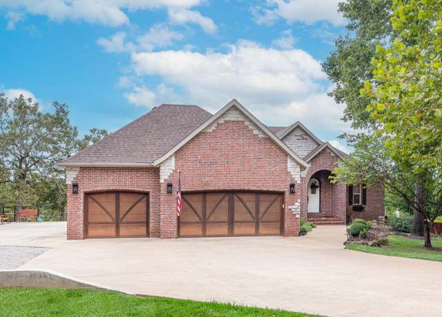 Property at 245 William Pl, Branson, MO 65616, 5 beds, 3 baths