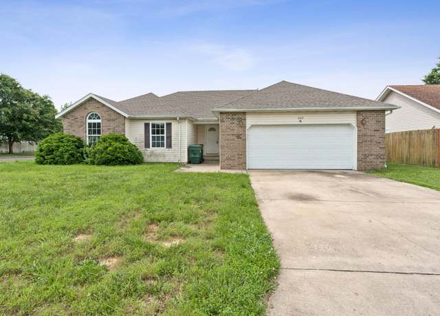 Property at 1113 Woodland Ridge Dr, Monett, MO 65708, 3 beds, 2 baths