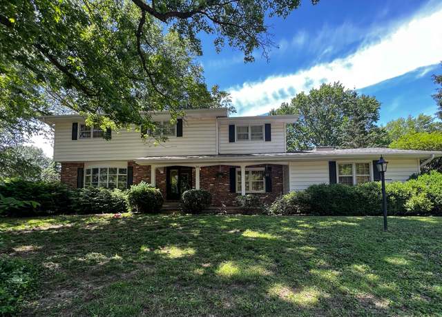 Property at 2215 E Rosebrier St, Springfield, MO 65804, 4 beds, 4 baths