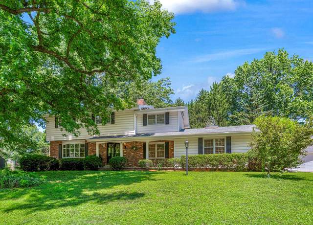 Property at 2215 E Rosebrier St, Springfield, MO 65804, 4 beds, 4 baths