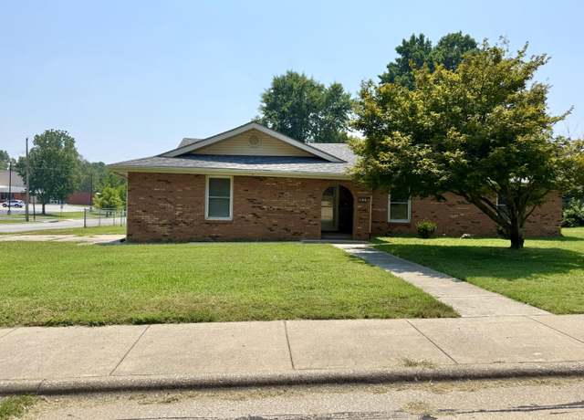 Property at 1106 W Tracy St, Springfield, MO 65807, 3 beds, 2 baths