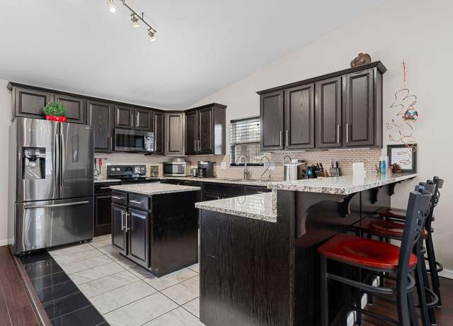 Property at 133 Shady Dr, Branson, MO 65616, 4 beds, 3 baths