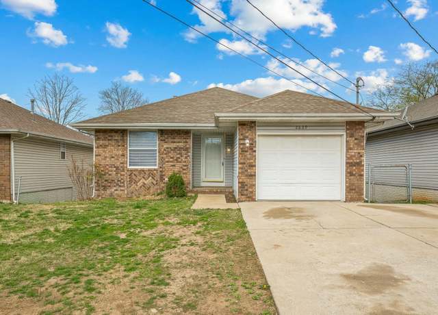 Property at 2639 N Fort Ave, Springfield, MO 65803, 3 beds, 2 baths