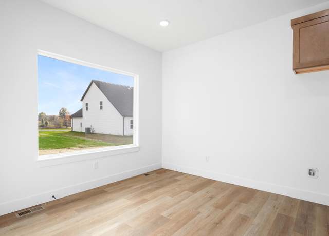 Property at 1403 N Harper Ridge Dr, Republic, MO 65738, 4 beds, 2 baths