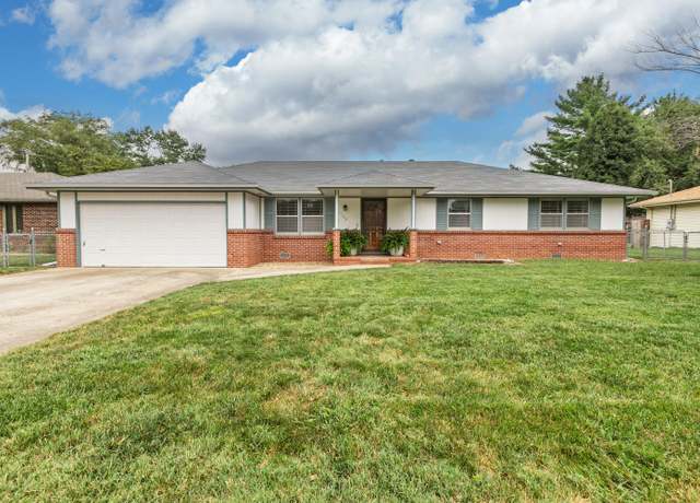 Property at 1133 W Berkeley St, Springfield, MO 65807, 3 beds, 2 baths