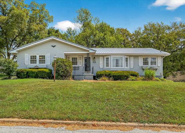 Property at 404 S Patricia Ave, Nixa, MO 65714, 4 beds, 2 baths