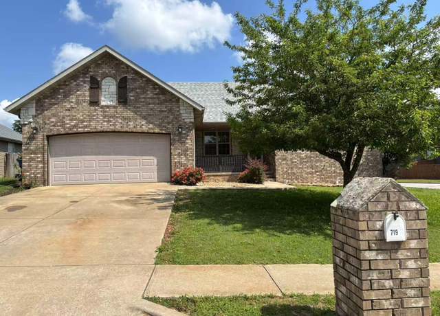 Property at 719 Silver Streak Rd, Nixa, MO 65714, 4 beds, 2 baths