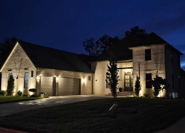 Property at 6027 S Kings Ave, Springfield, MO 65810, 4 beds, 3.5 baths