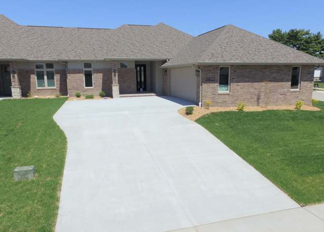 Property at 2423 E Cardinal St, Springfield, MO 65804, 3 beds, 2.5 baths